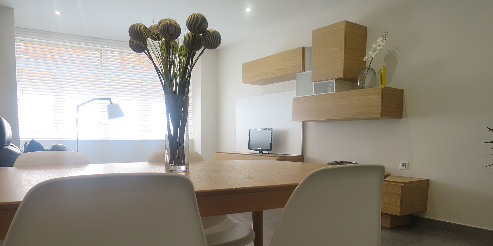 Amueblamientor salón y dormitorio estilo nórdico