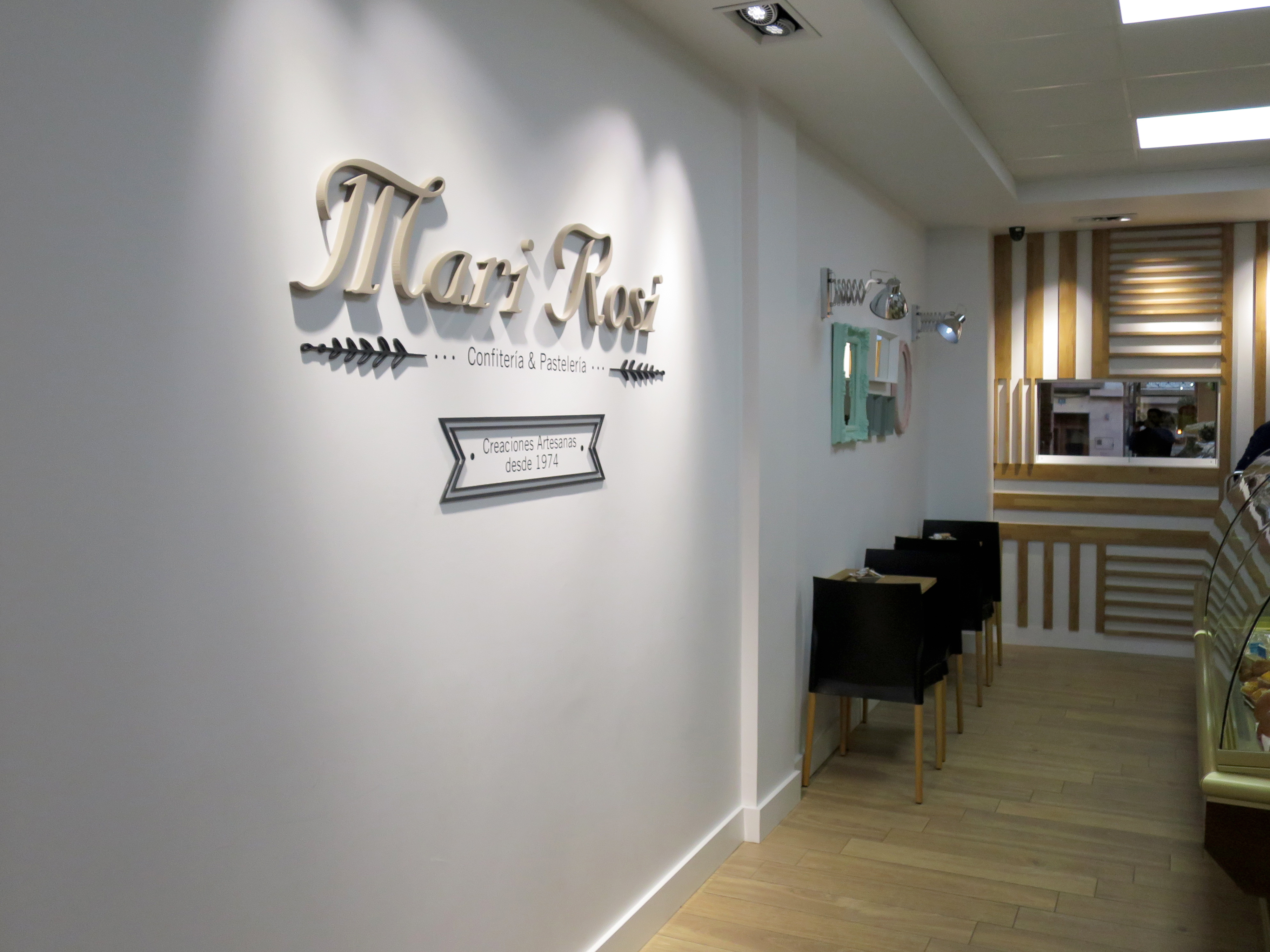 Reforma integral y equipamiento comercial para Pastelería en Yecla